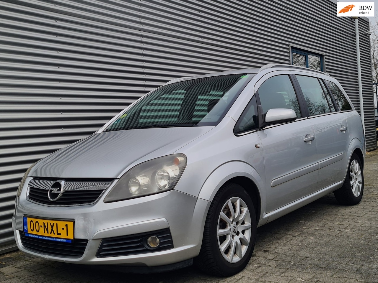 Opel Zafira - 1.8 Cosmo 7Pers. 11-2005 Reflexzilver Metallic - AutoWereld.nl
