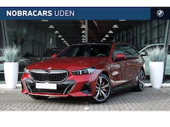 BMW 5-serie Touring - 550e xDrive M Sport Automaat / Trekhaak / Panoramadak / Comfort Access / Stoelventilatie /