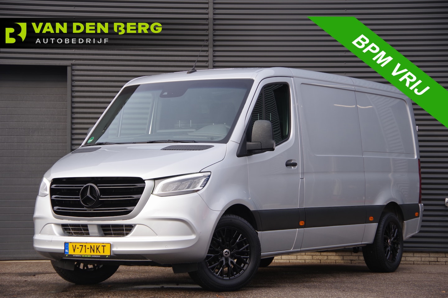 Mercedes-Benz Sprinter - 317 1.9 L2H1 AUT. LED, 3.5T TREKHAAK, STANDKACHEL, CAMERA, NAVI, CRUISE, CLIMA - AutoWereld.nl