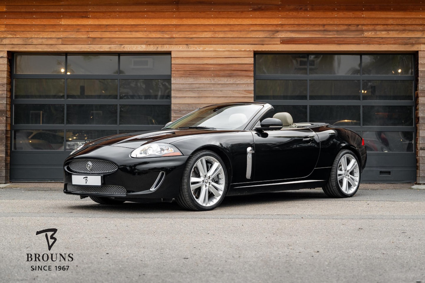 Jaguar XKR - 5.0 V8 S/C Convertible 510pk | Verwarm & Gekoelde Stoel | Bowers & Wilkins | ACC - AutoWereld.nl