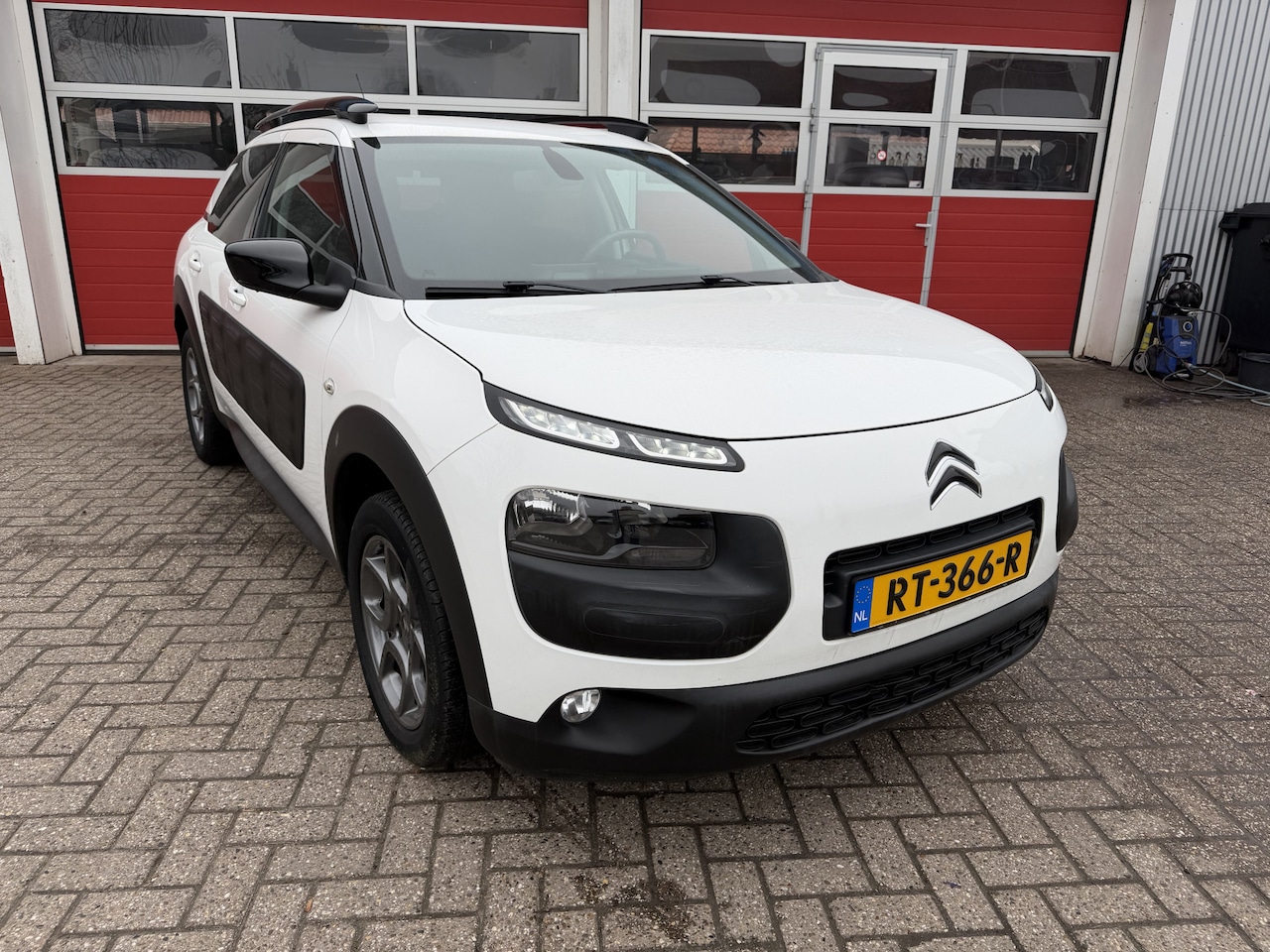 Citroën C4 Cactus - 1.2 PureTech 82 PK | Shine | Navigatie | - AutoWereld.nl