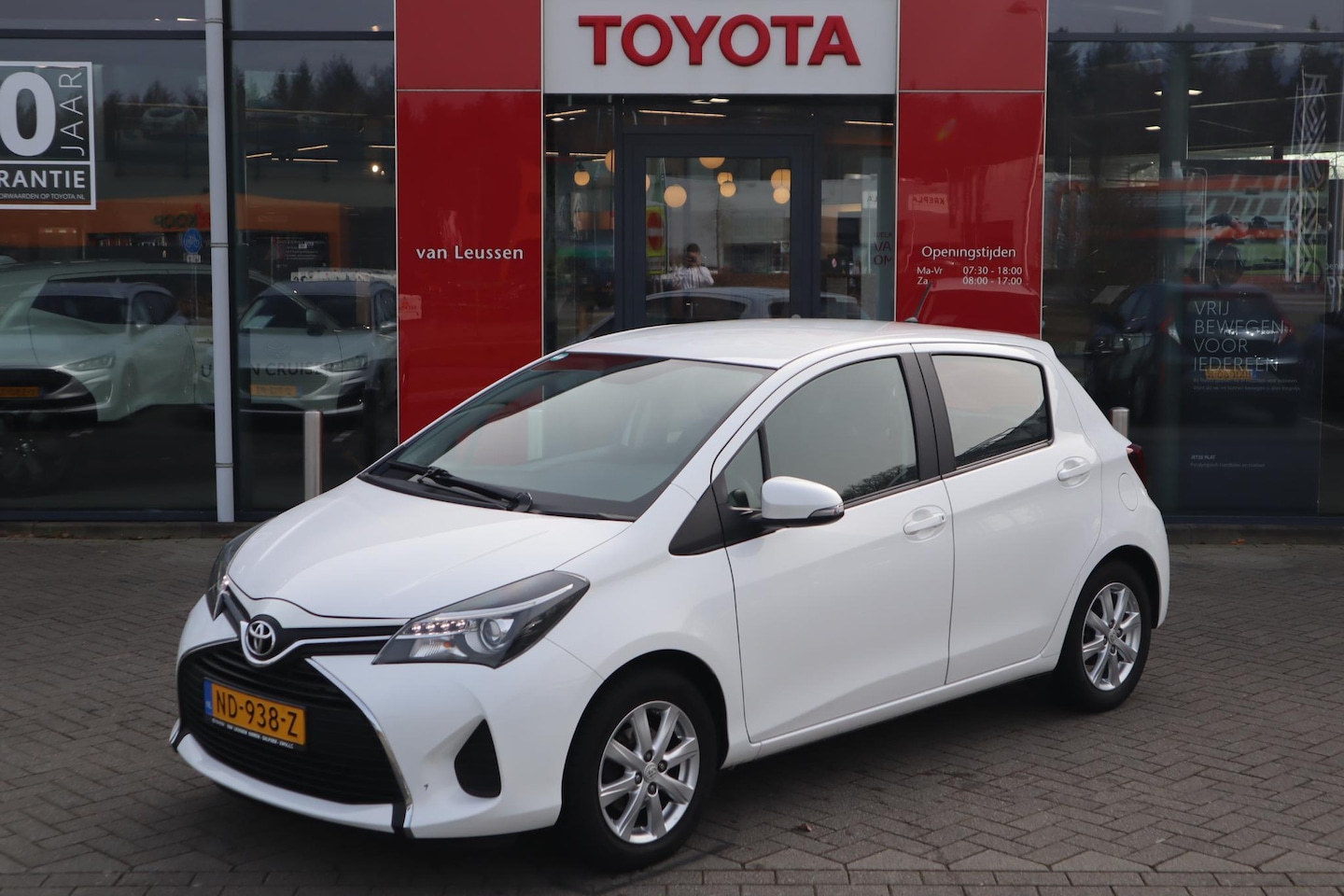 Toyota Yaris - 1.3 VVT-i ASPIRATION 5-DEURS LM-VELGEN AIRCO CAMERA CRUISE TREKHAAK 6-SPEED - AutoWereld.nl