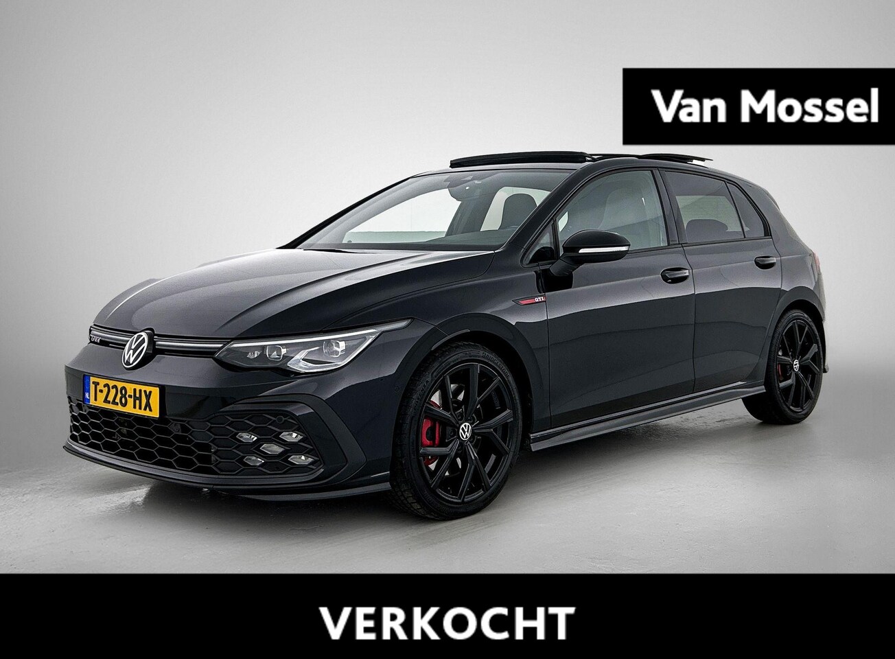 Volkswagen Golf - 2.0 TSI GTI | 245 PK | Automaat | Panoramadak | Stoelverwarming | Keyless | Navigatie | LE - AutoWereld.nl