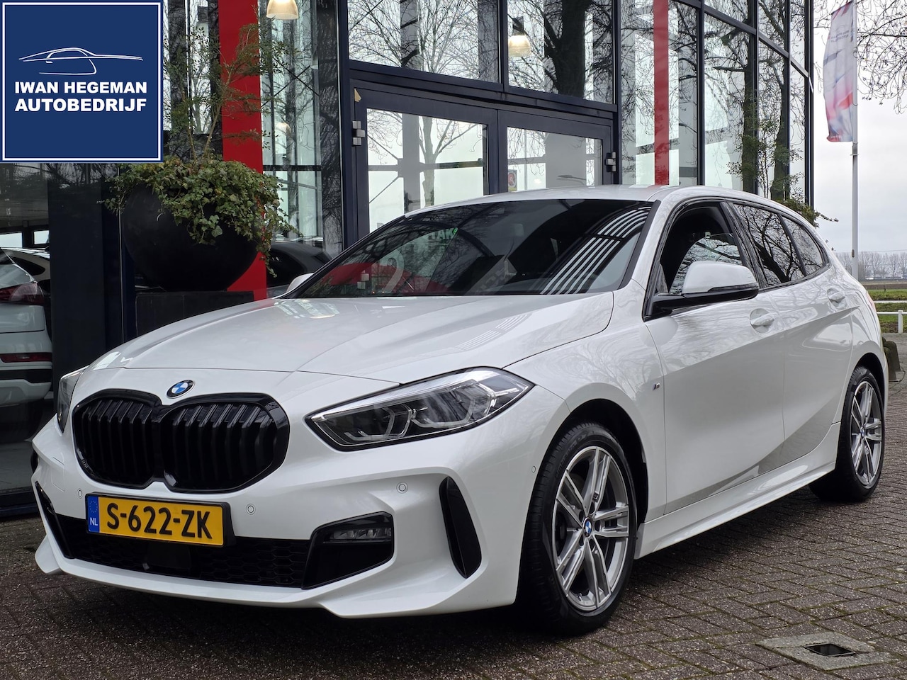 BMW 1-serie - 118i M-SPORT | Navigatie | Stoelen + Stuur verwarmbaar | Cruise Control | Electr. achterkl - AutoWereld.nl