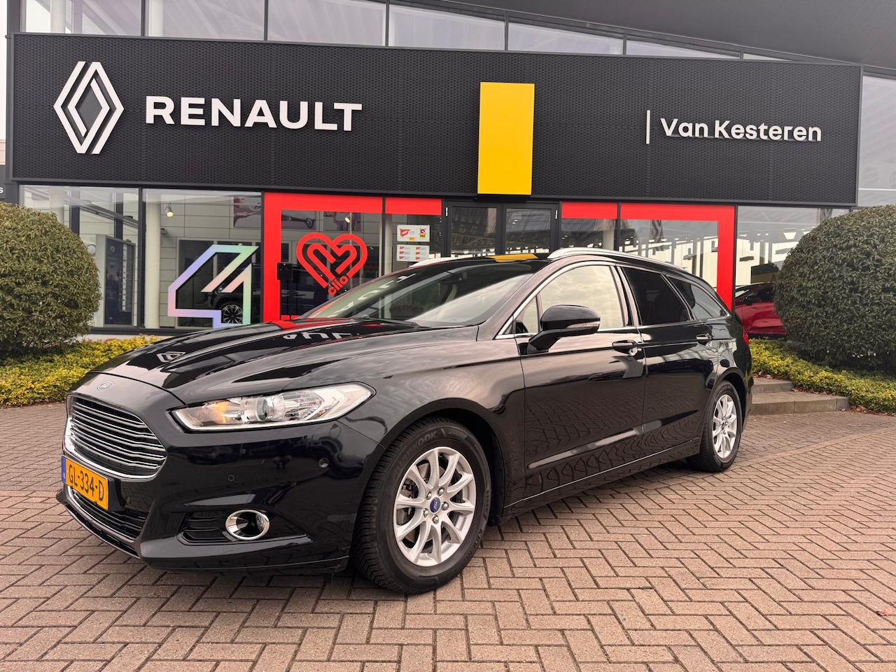 Ford Mondeo - 1.5 EcoBoost 160pk Titanium / Trekhaak / Navigatie / Voorruitverwarming / Automatisch inpa - AutoWereld.nl