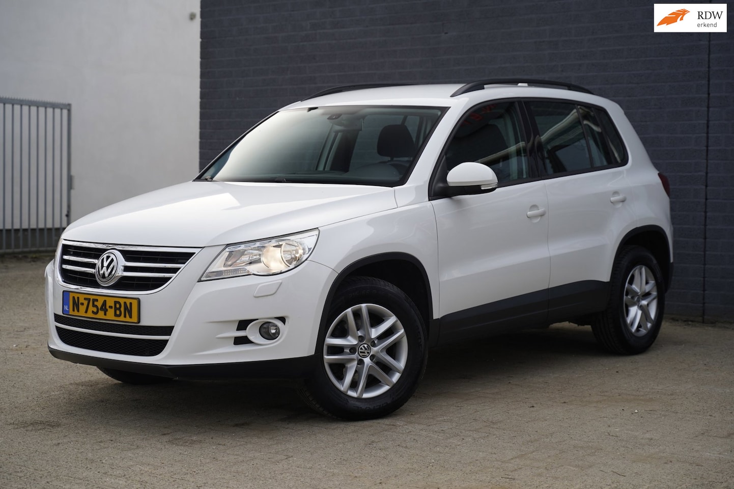 Volkswagen Tiguan - 1.4 TSI Easyline 1.4 TSI Easyline, Trekhaak, Youngtimer, NAP - AutoWereld.nl