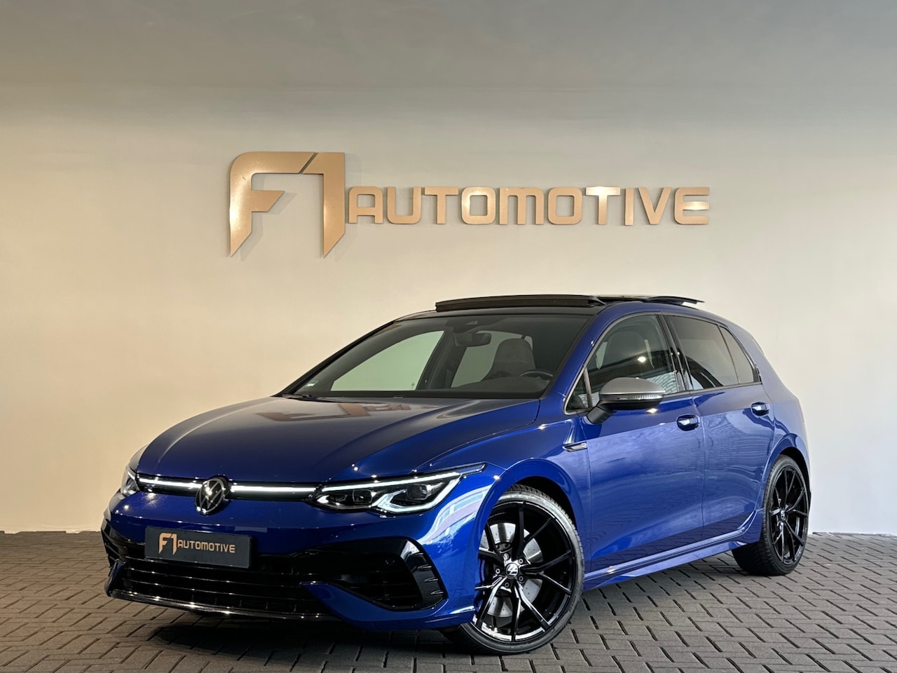 Volkswagen Golf - 2.0 TSI R 4Motion Pano|Sfeer|Camera|CarPlay - AutoWereld.nl
