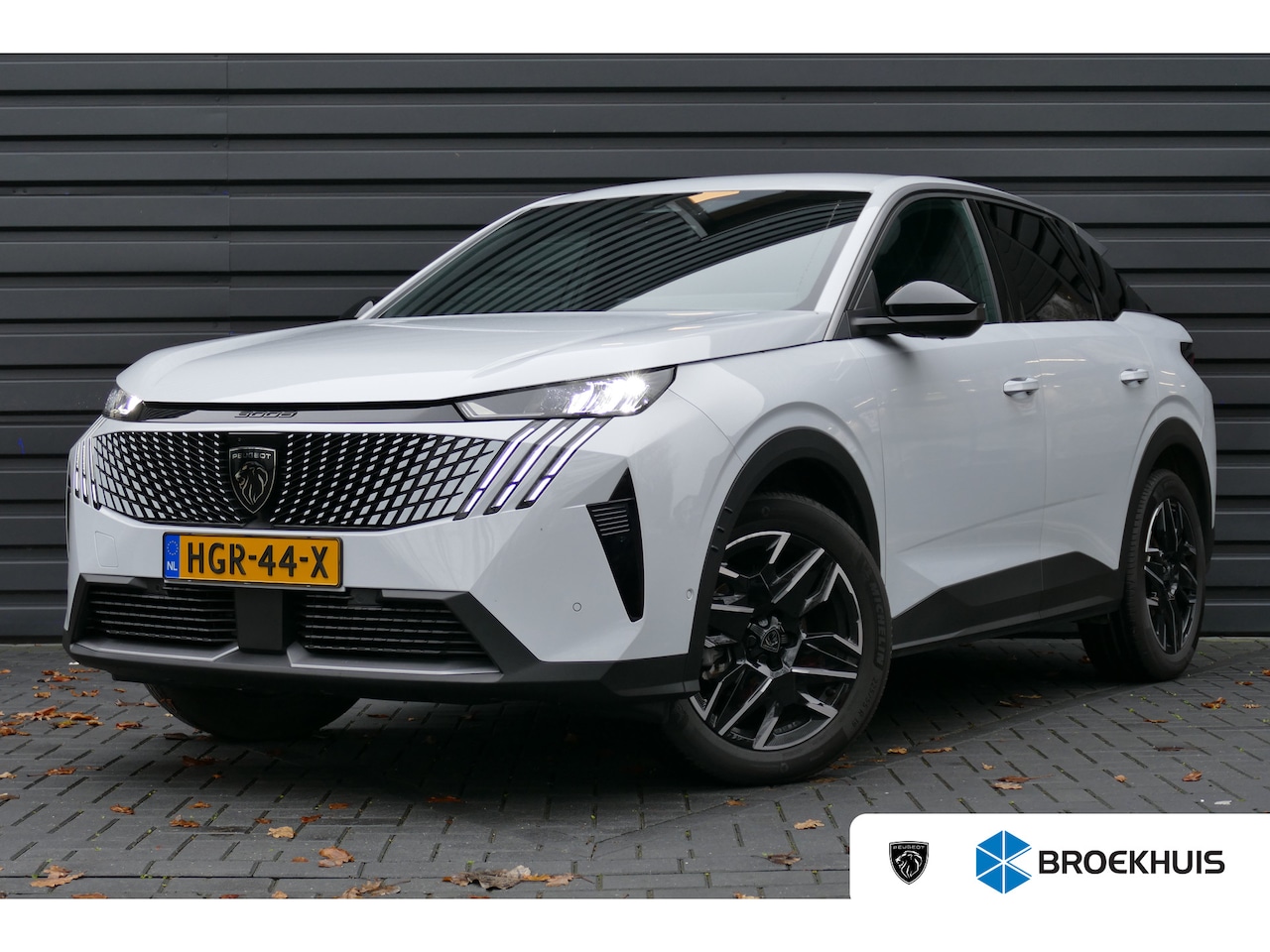 Peugeot 3008 - 1.2 HYBRID 136PK ALLURE AUTOMAAT / NAVI / CLIMA / PDC / 19"LMV / CAMERA / TREKHAAK / KEYLE - AutoWereld.nl