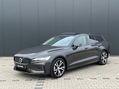 Volvo V60 - T6 Plug-in hybrid AWD Ultra Dark | Panoramadak | Trekhaak | Camera | Adaptieve cruise cont