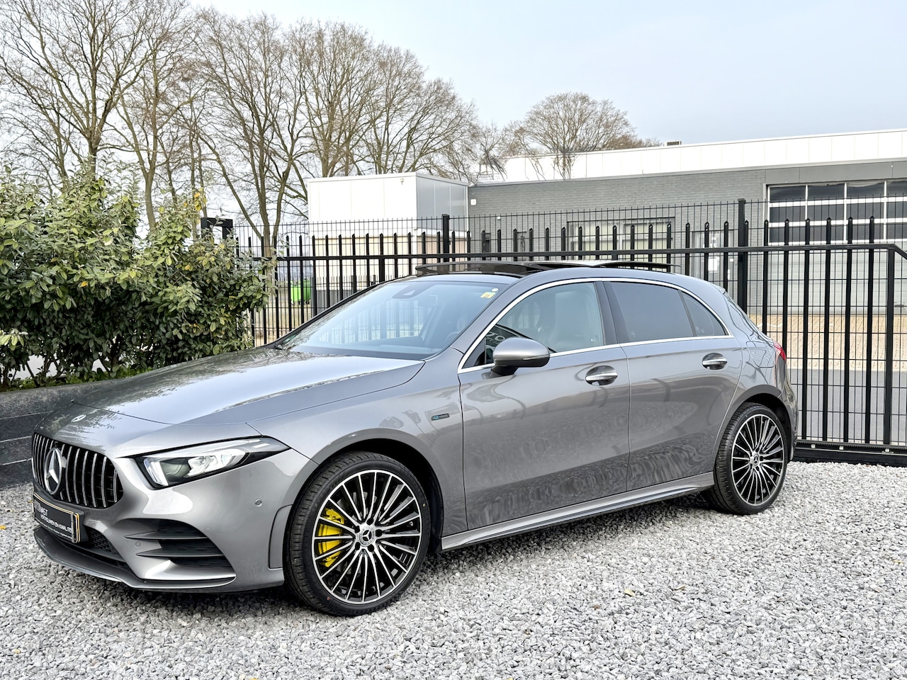 Mercedes-Benz A-klasse - A250e AMG Line Panodak|Camera|Navi|Sfeer Grijs - AutoWereld.nl