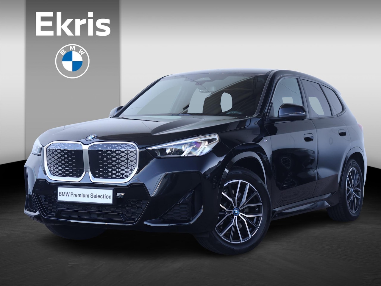 BMW iX1 - xDrive30 67 kWh / M-Sport Pakket / Achteruitrij Camera / PDC / Verwarmde Voorstoelen / 18' - AutoWereld.nl