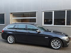 BMW 5-serie Touring - 523i 3.0 Aut8 Navi Trekhaak 18"Vlg Ecc BlueTooth