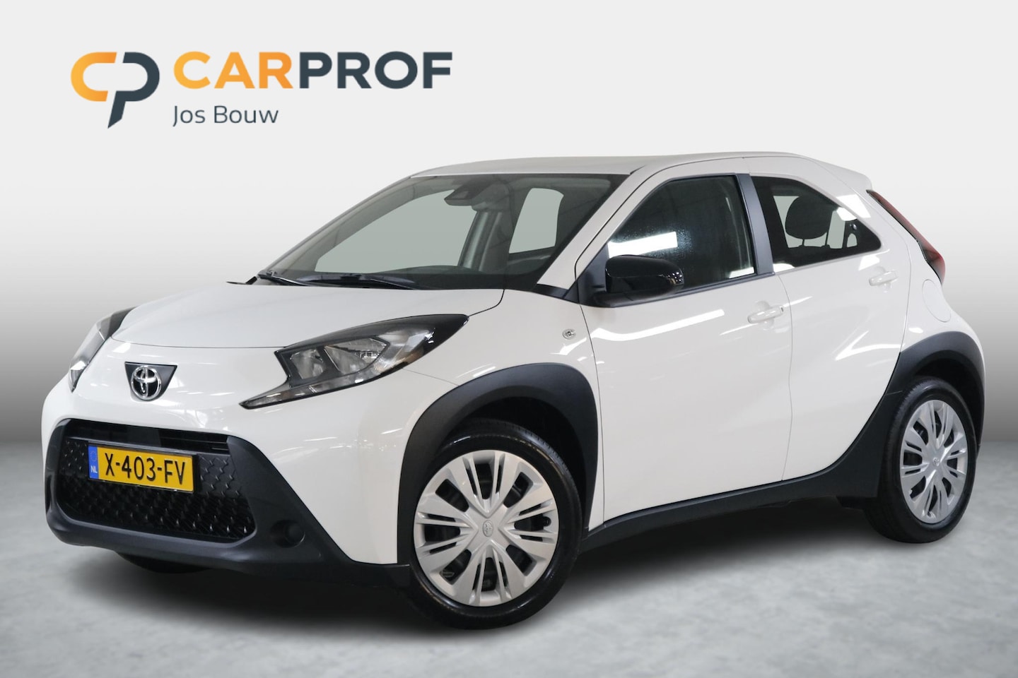 Toyota Aygo X - 1.0 VVT-i S-CVT Play Airco | DAB | Carplay | Camera | Cruise. - AutoWereld.nl