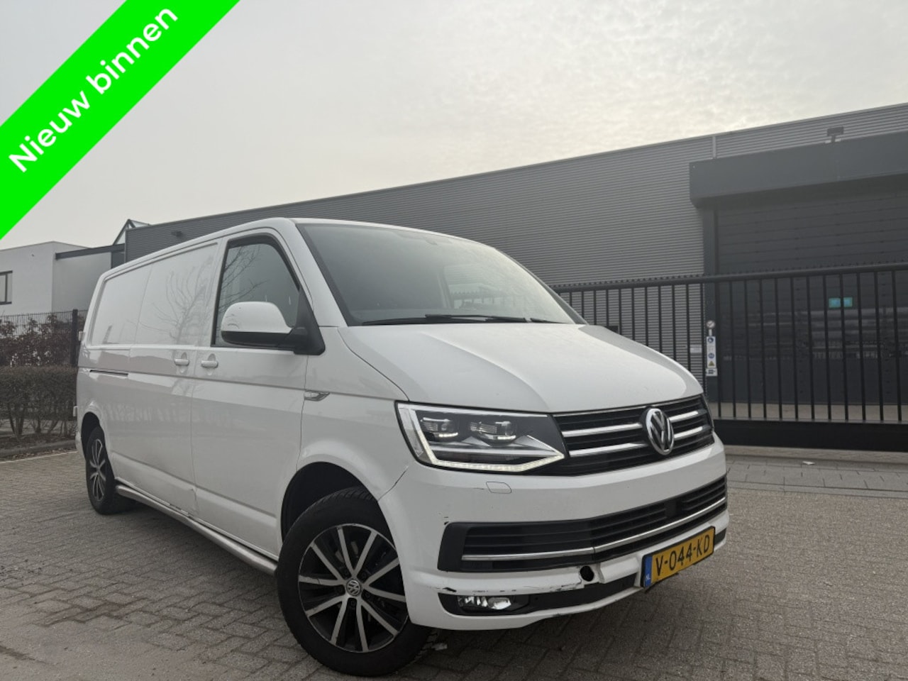 Volkswagen Transporter - 2.0 TDI Led-Verlichting|Automaat|Leer| - AutoWereld.nl