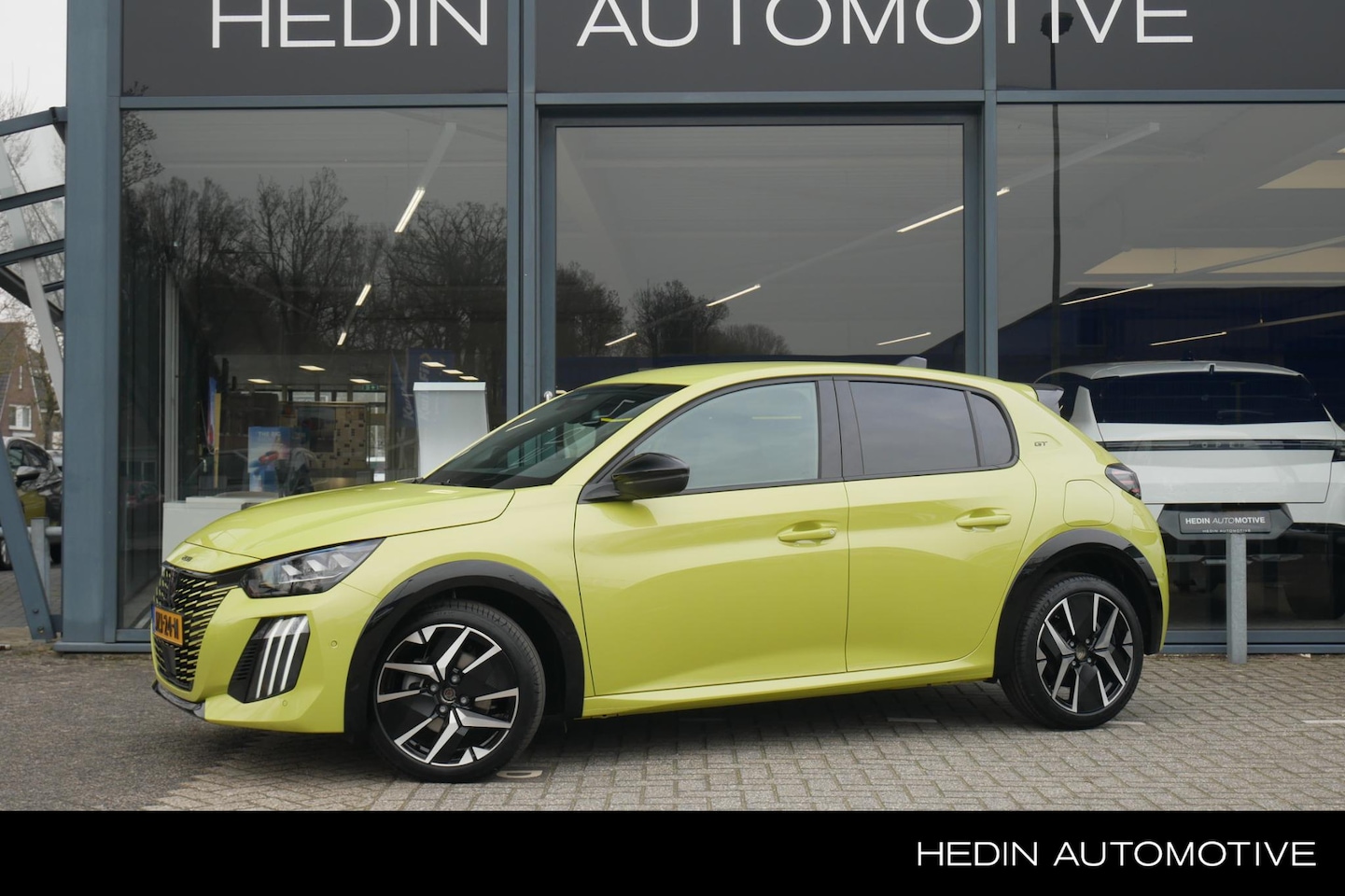 Peugeot 208 - 1.2 Hybrid 145PK GT | €5840,- KORTING! | Navigatie Achteruitrijcamera | Apple Carplay / An - AutoWereld.nl