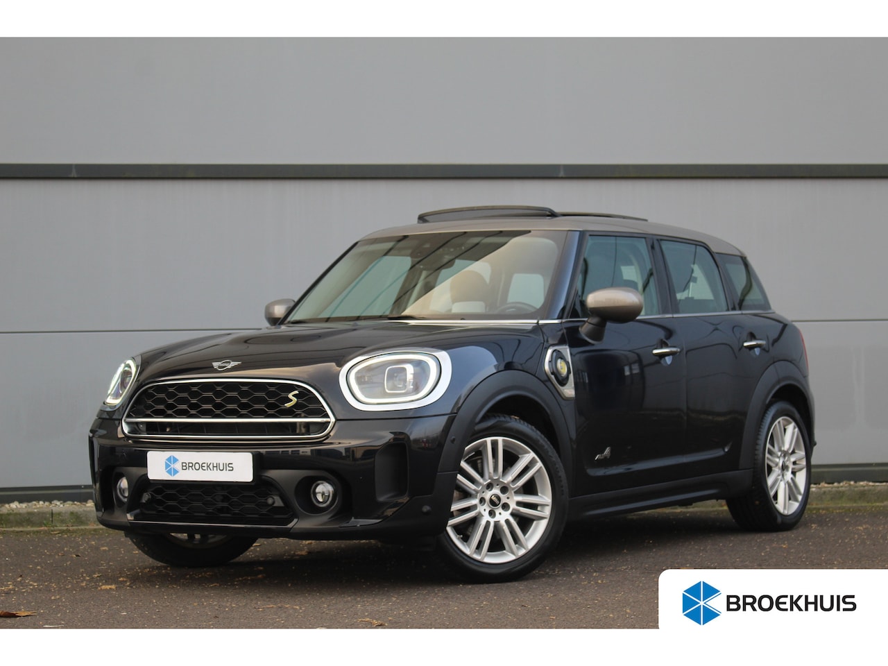 MINI Countryman - Cooper SE Untamed Edition All4 | Leder | Panorama | ACC | Head Up | Camera | St.verwarming - AutoWereld.nl