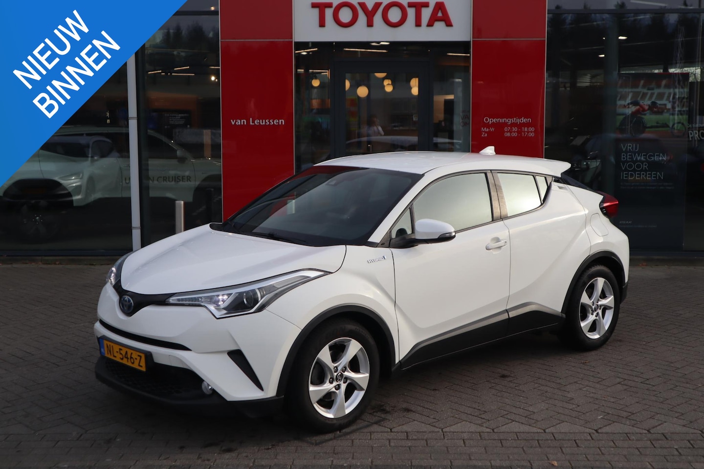 Toyota C-HR - 1.8 HYBRID DYNAMIC AFN-TREKHAAK KEYLESS CLIMA AD-CRUISE 17"LM-VELGEN GROOTLICHT-ASSISTENT - AutoWereld.nl
