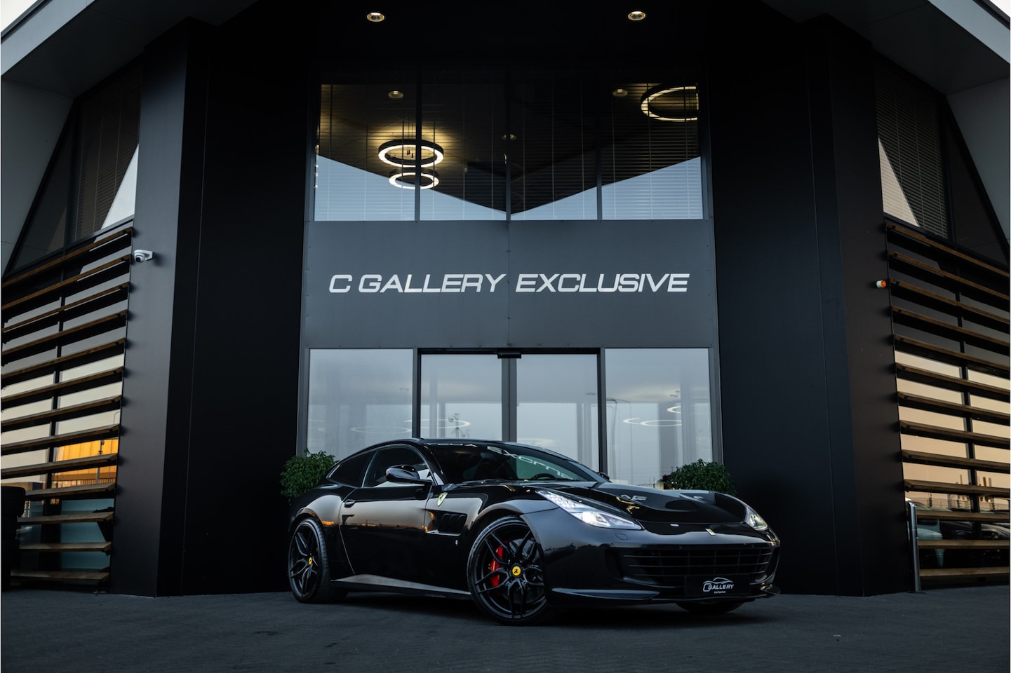 Ferrari GTC4 - 6.3 V12 - 4-zits l Lift l Passanger Display l Carbon l Panorama - AutoWereld.nl