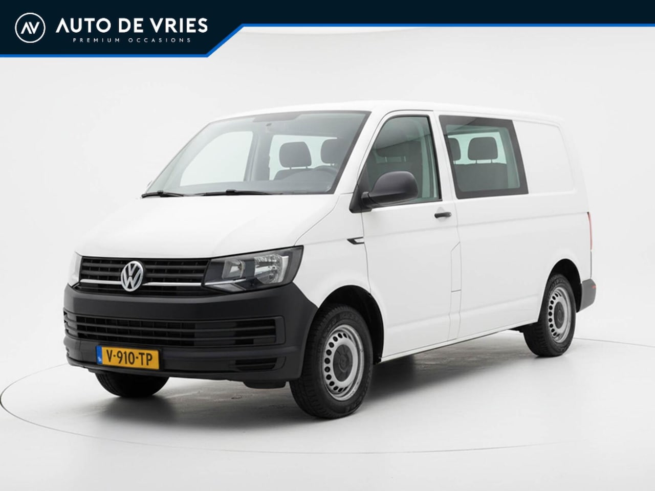 Volkswagen Transporter - 2.0 TDI L2H1 Dubbel Cabine | 6-Persoons | Airco | Navigatie | Trekhaak - AutoWereld.nl