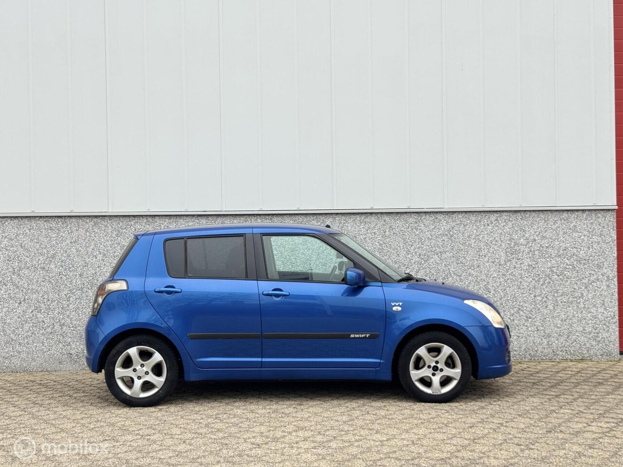 Suzuki Swift - 1.5 GLS Sport / Airco / Unieke kleur - AutoWereld.nl