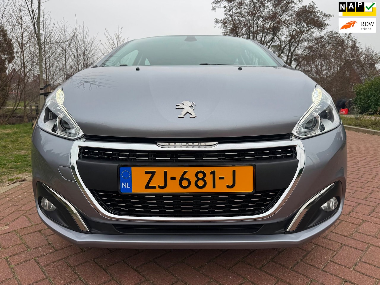 Peugeot 208 - 1.2 PureTech Blue Lease Allure 63.000 KM - AutoWereld.nl