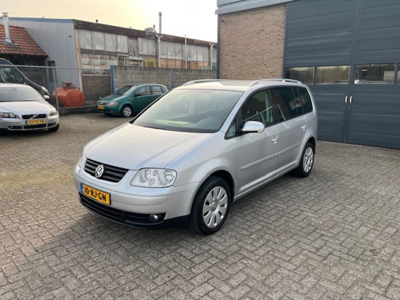 Volkswagen Touran - 2.0-16V FSI Highline 2.0-16V FSI Highline - AutoWereld.nl