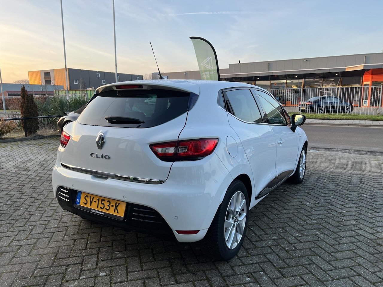 Renault Clio - 0.9 TCe Limited|Airco|Navigatie|Parkeersensoren - AutoWereld.nl