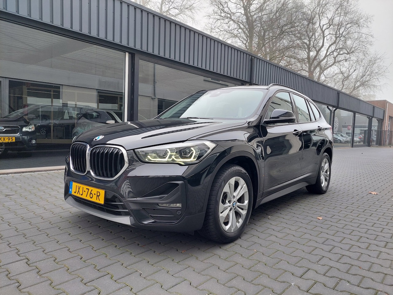 BMW X1 - XDrive25e Head up display Navi Clima Cruise PDC Achteruitrij camera Trekhaak 17 inch Autom - AutoWereld.nl
