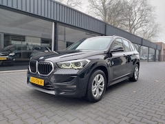BMW X1 - XDrive25e Head up display Navi Clima Cruise PDC Achteruitrij camera Trekhaak 17 inch Autom