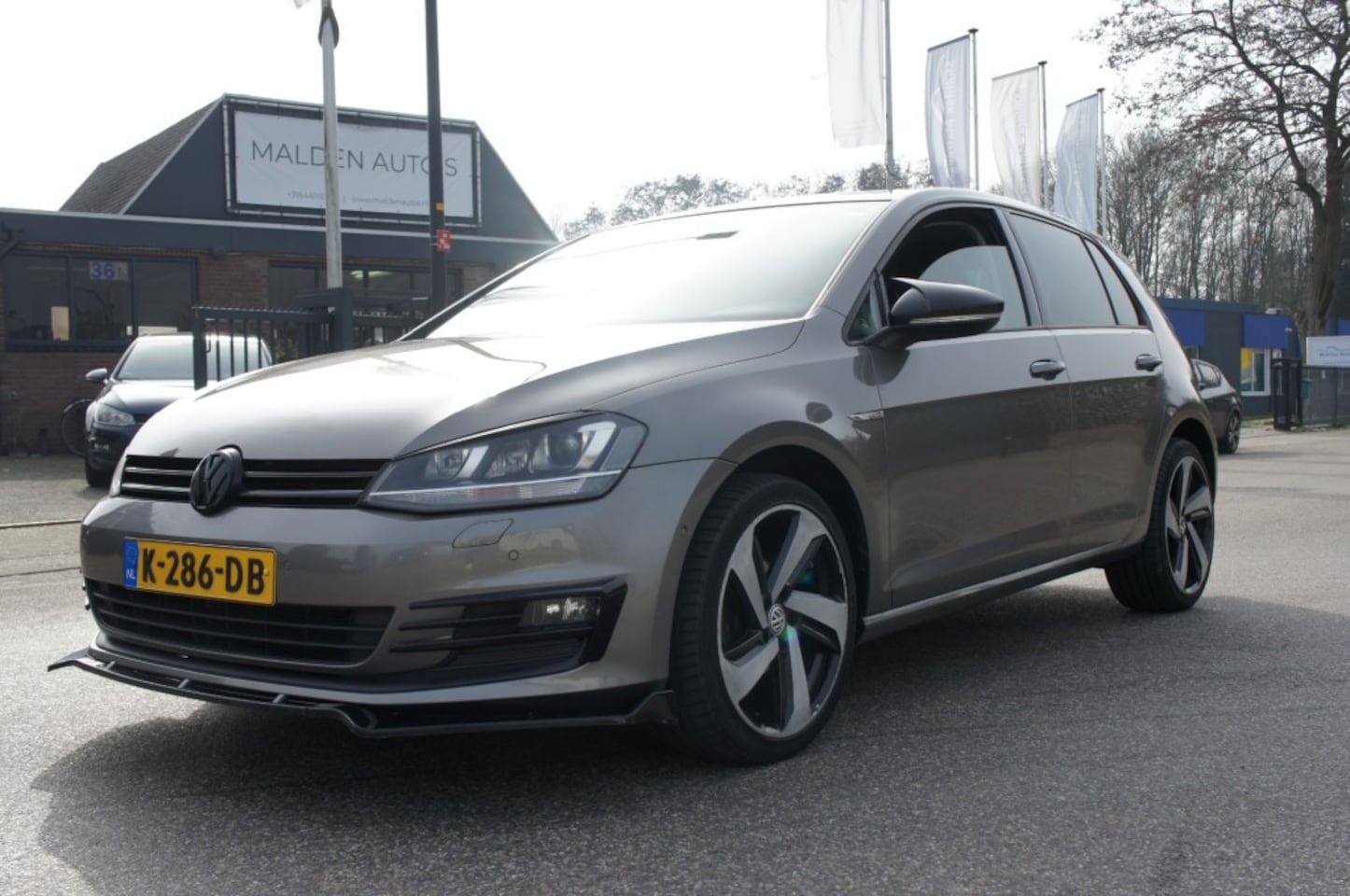 Volkswagen Golf - 1.2 TSI CUP EDITION 18INCH/GTI-UITLAAT/PDC/CRUISE KEURIGE STAAT - AutoWereld.nl