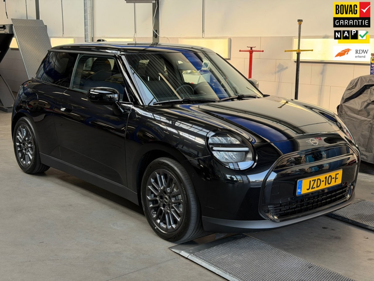 MINI Cooper - E - NIEUW! - Carplay - Camera - Stoelver - Head-up - AutoWereld.nl