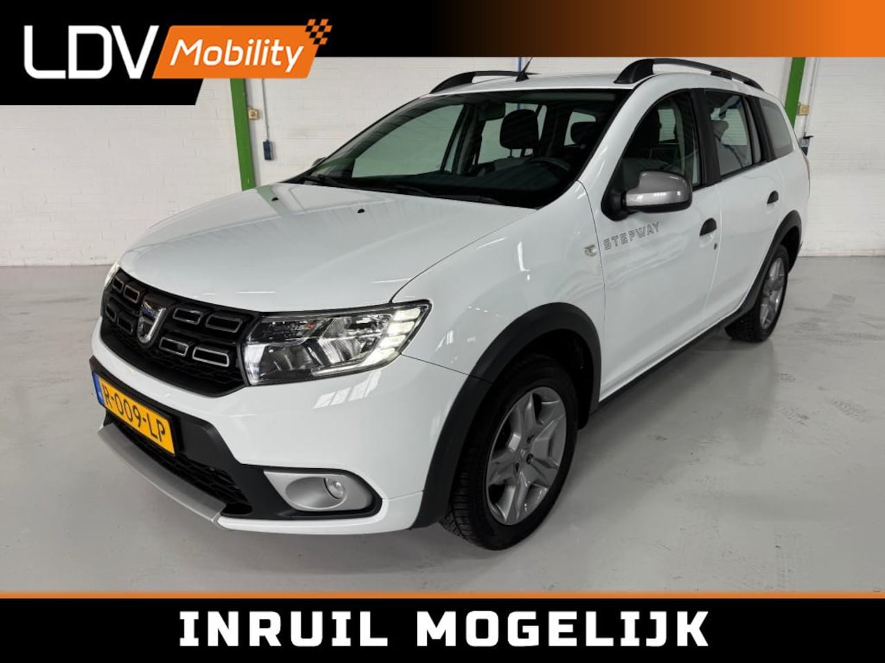 Dacia Logan - 0.9 TCE STEPWAY / Trekhaak / PDC / Achteruitrijcamera / APK t/m 01-04-2027. - AutoWereld.nl
