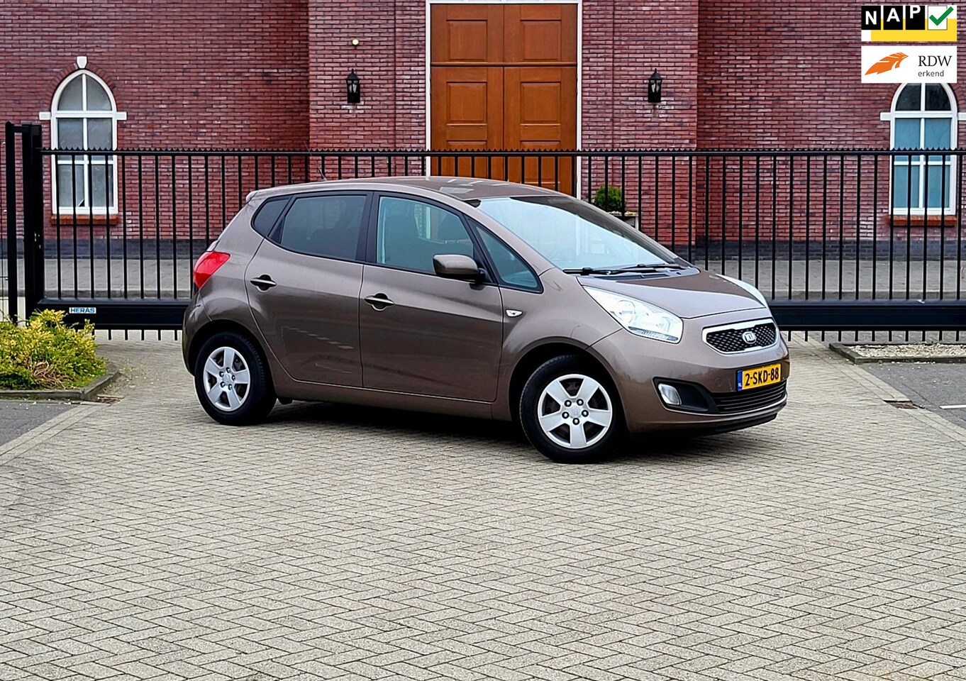 Kia Venga - 1.4 CVVT 20th Anniversary / Airco / Nap / Camera / Pdc / Nieuwe Apk - AutoWereld.nl