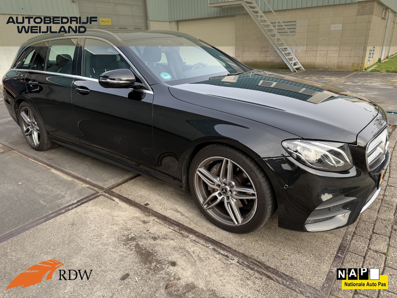 Mercedes-Benz E-klasse Estate - 200 Premium AMG-line I Trekhaak I Pano I Carplay I 19" I Leer I Keyless I Led I Stoelverwa - AutoWereld.nl