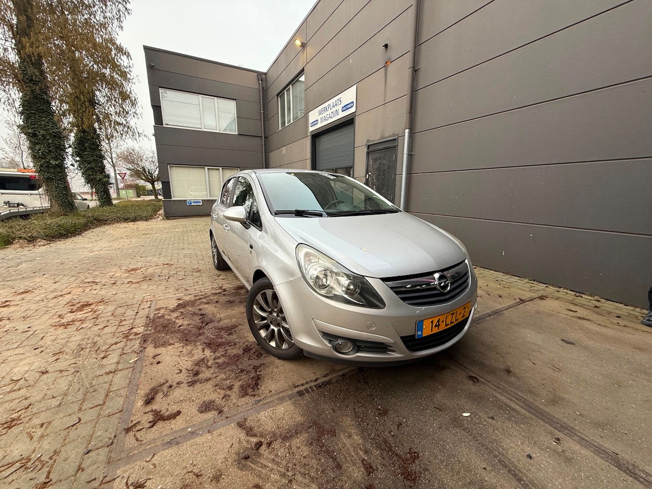 Opel Corsa - 1.4-16V '111' Edition 1.4-16V '111' Edition - AutoWereld.nl