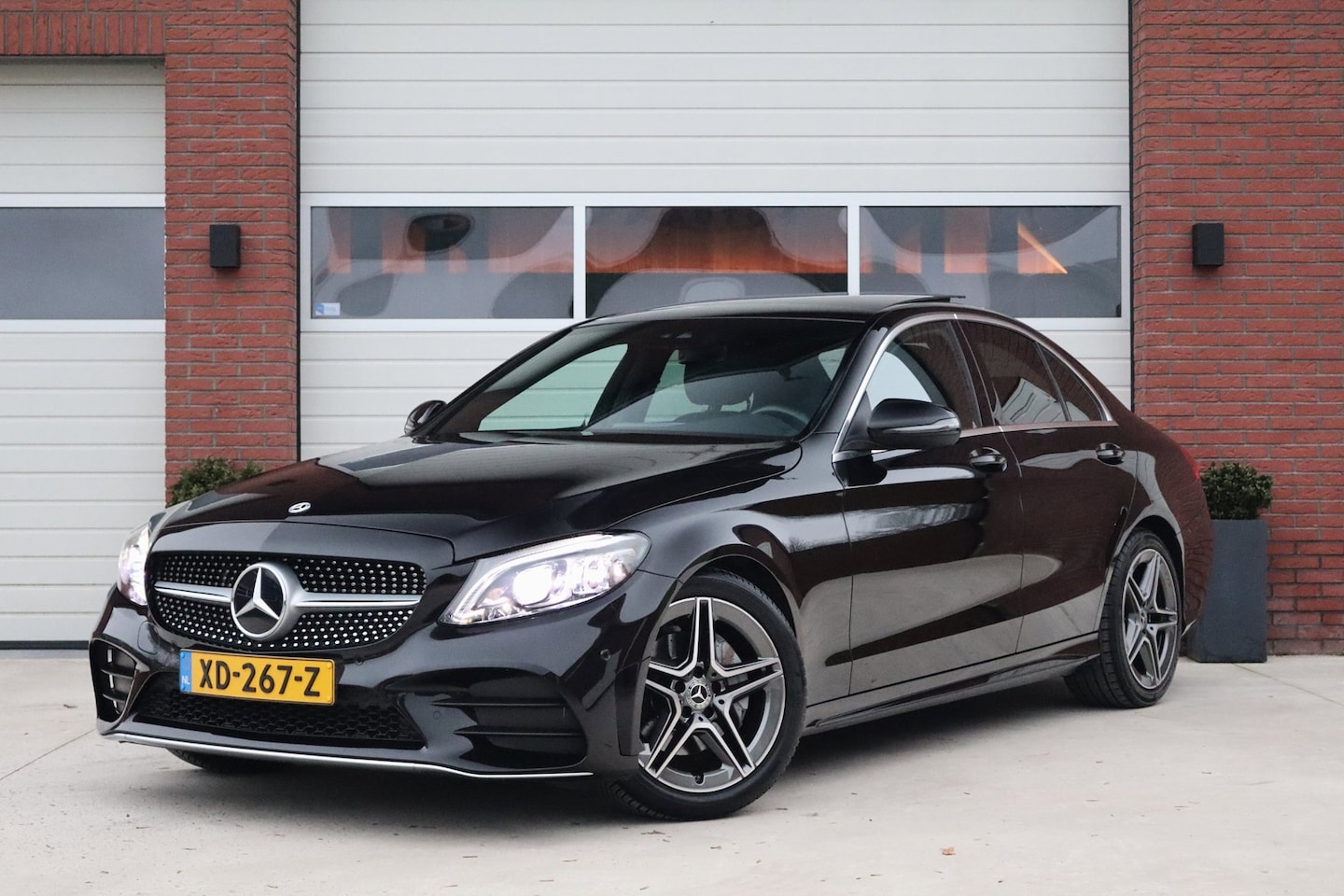 Mercedes-Benz C-klasse - 180 AMG-Line Facelift - Panoramadak - Sfeerverlichting - Multibeam LED - Camera - Groot sc - AutoWereld.nl