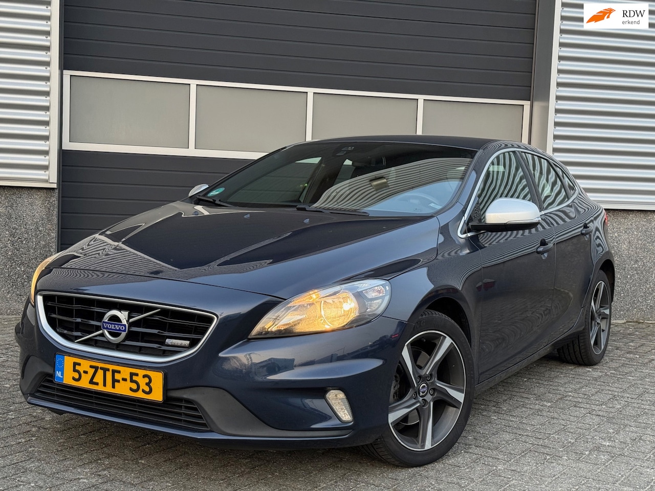 Volvo V40 - 1.6 T3 R-Design Navigatie Leder/alcantara - AutoWereld.nl