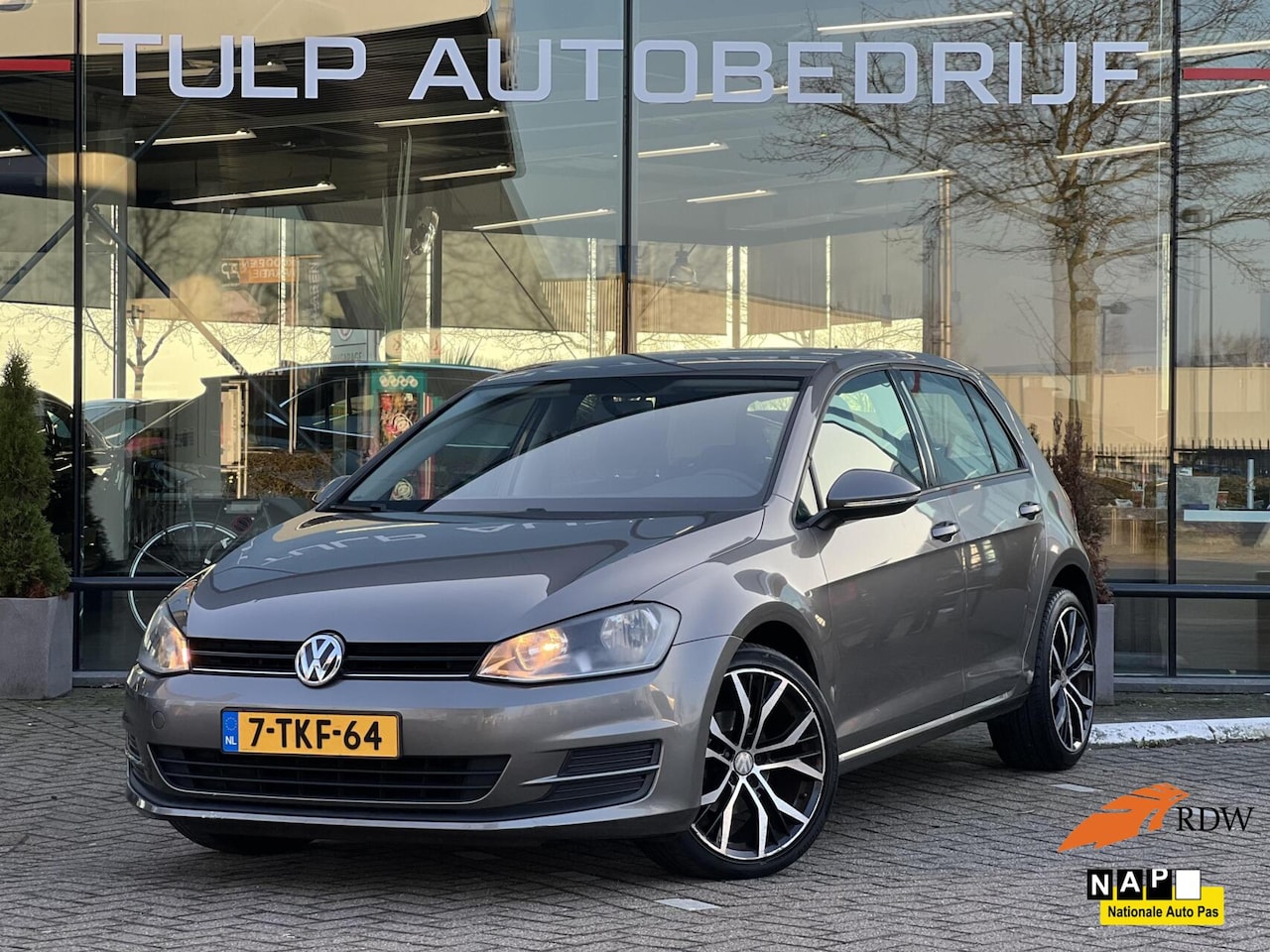 Volkswagen Golf - 1.2 TSI Trendline 5 Deurs Airco Navi/BT NAP - AutoWereld.nl