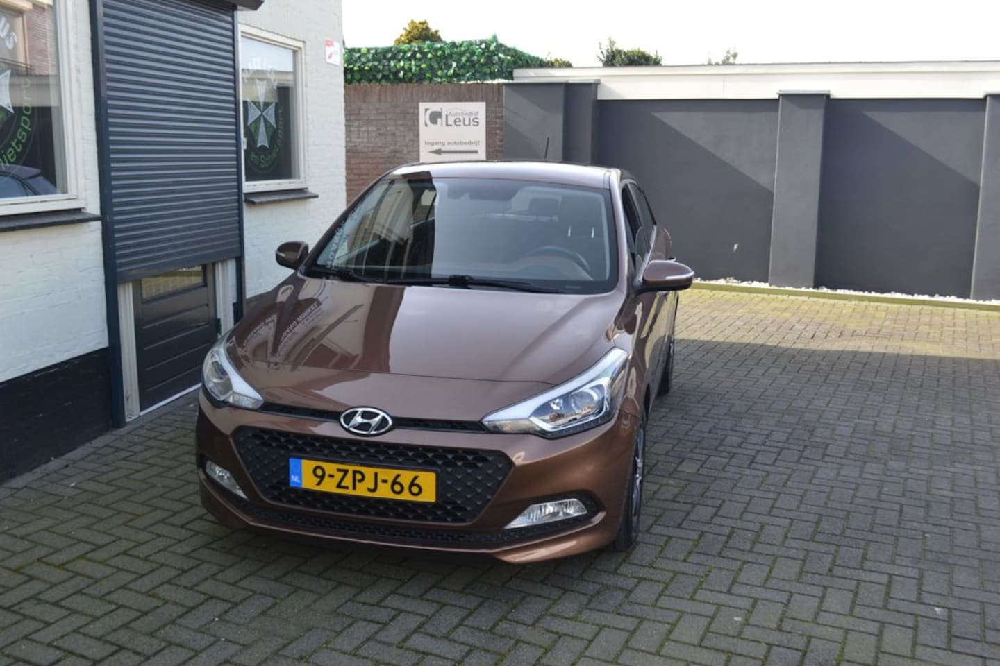 Hyundai i20 - Uitmuntend Mooie STAAT 1.2 HP i-Motion - AutoWereld.nl