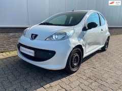 Peugeot 107 - 1.0-12V XR 3 Deurs 118070 Kilometer