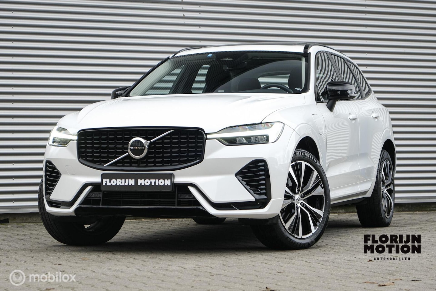 Volvo XC60 - 2.0 T8 Plug-in hybrid AWD Ultimate Dark | Long Range | H&K | Pano | Google Dash | Stuur-st - AutoWereld.nl