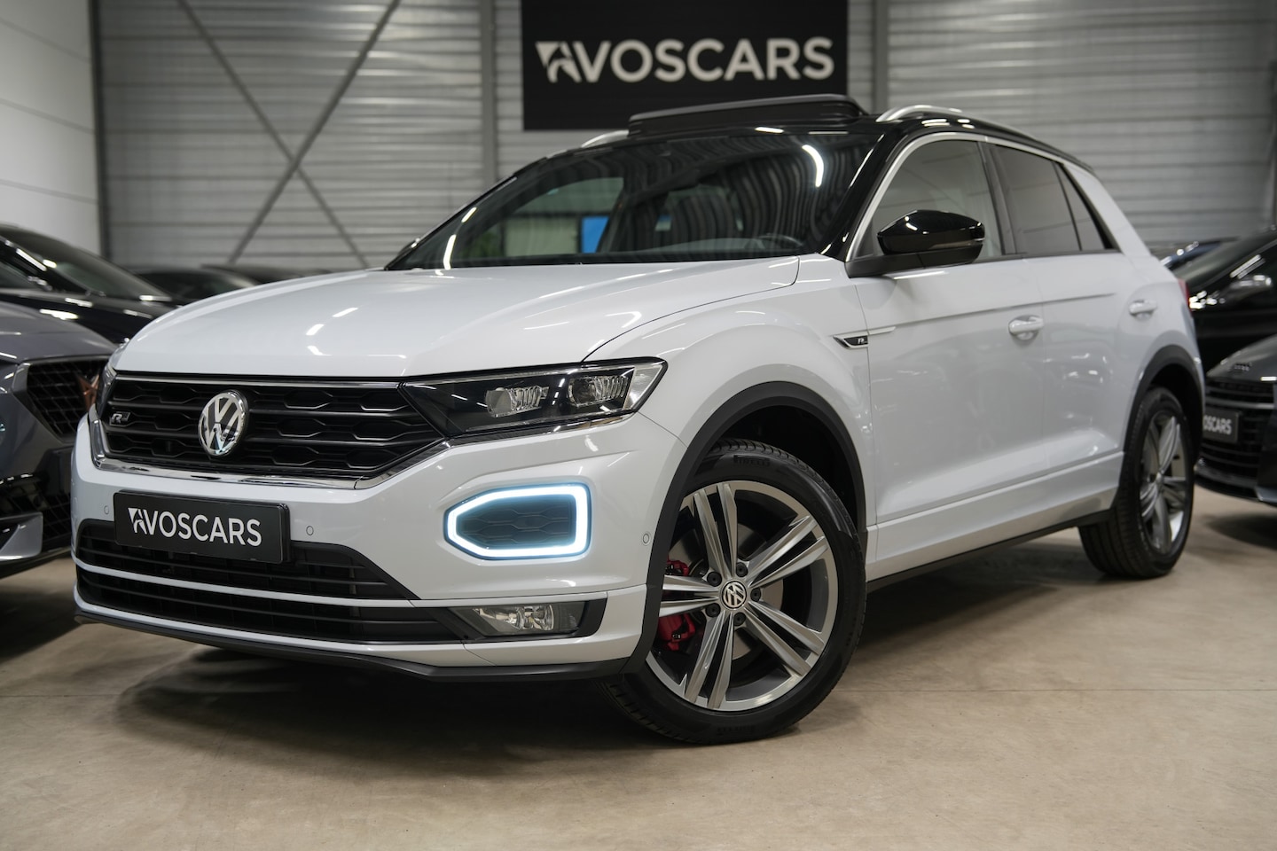Volkswagen T-Roc - 2.0 TSI 4Motion 190PK 3x R-Line * Pano - Trekhaak - Virtual - Camera - Keyless - Blind Spo - AutoWereld.nl