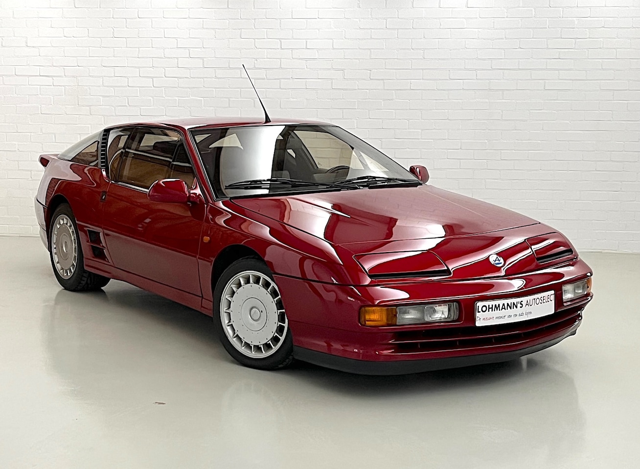 Renault Alpine - 3.0 A 610 Turbo / Or. NL + historie / Leder + Airco - AutoWereld.nl