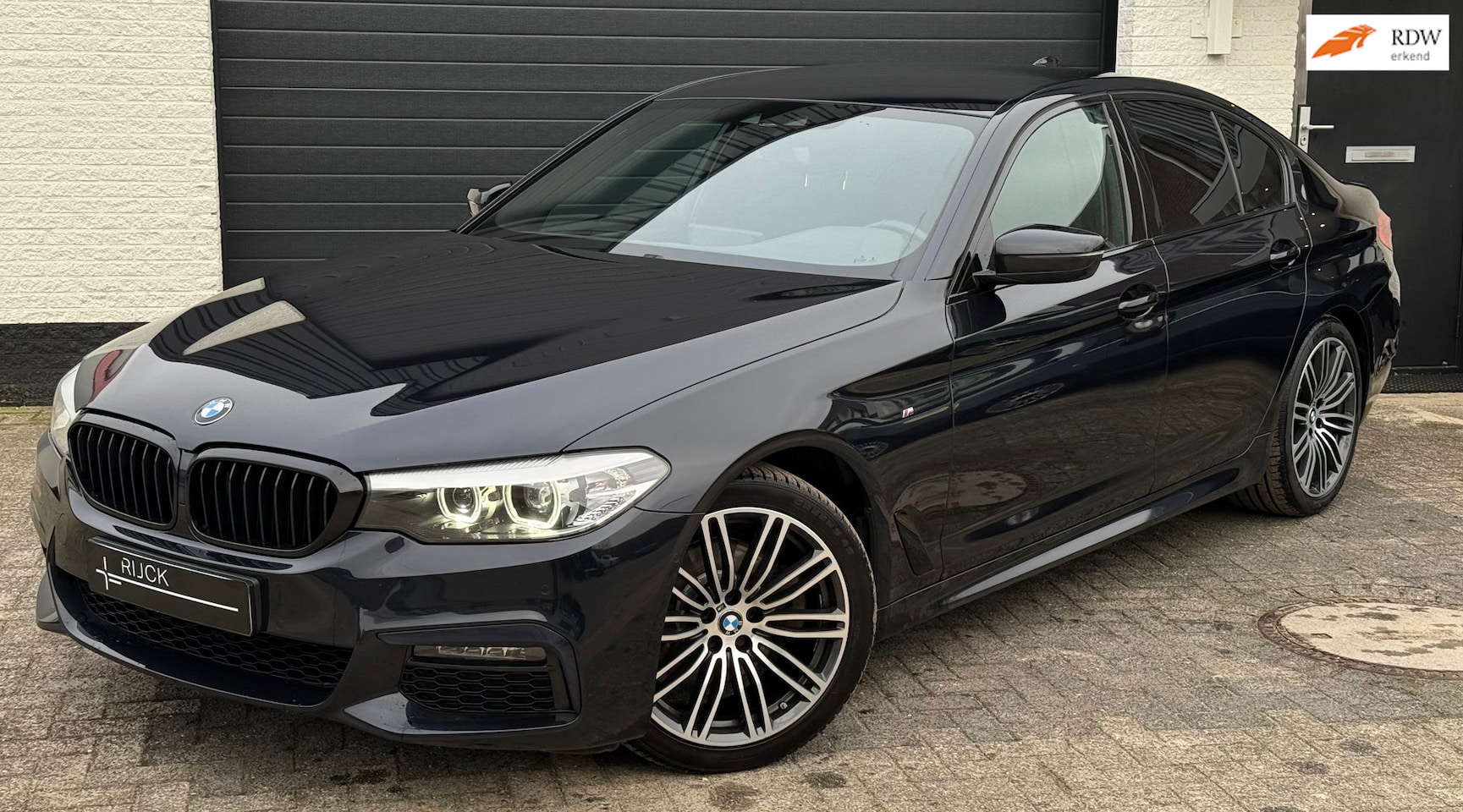 BMW 5-serie - 520i Executive M-Sport | Carbon Schwarz | Shadow Line | 19” | NL Auto | NAP - AutoWereld.nl