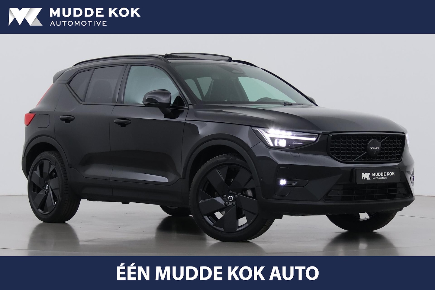 Volvo XC40 - B3 Ultra Black Edition | Panoramadak | Trekhaak | 360° Camera | ACC | Stoel+Stuurverwarmin - AutoWereld.nl