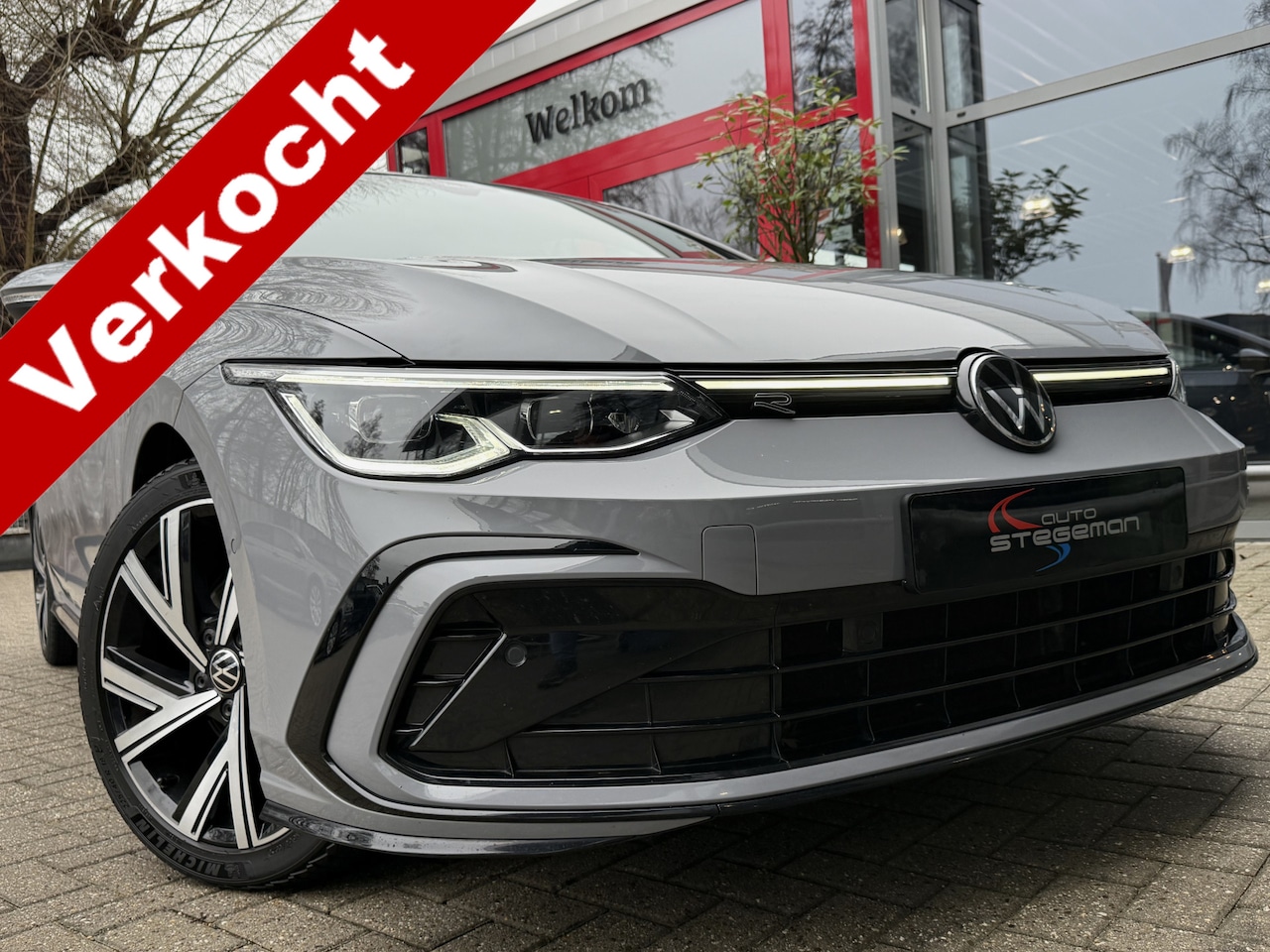 Volkswagen Golf - 1.5 eTSI AUT. *!* 2x R-LINE *!* PANODAK/ IQ LED/ RADAR/ 18 INCH/ CAMERA *!* - AutoWereld.nl