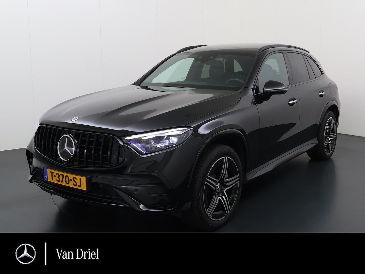 Mercedes-Benz GLC-klasse - GLC 300 e 4MATIC AMG Line Night | Panorama Keyless Rijassistentie Leder - AutoWereld.nl