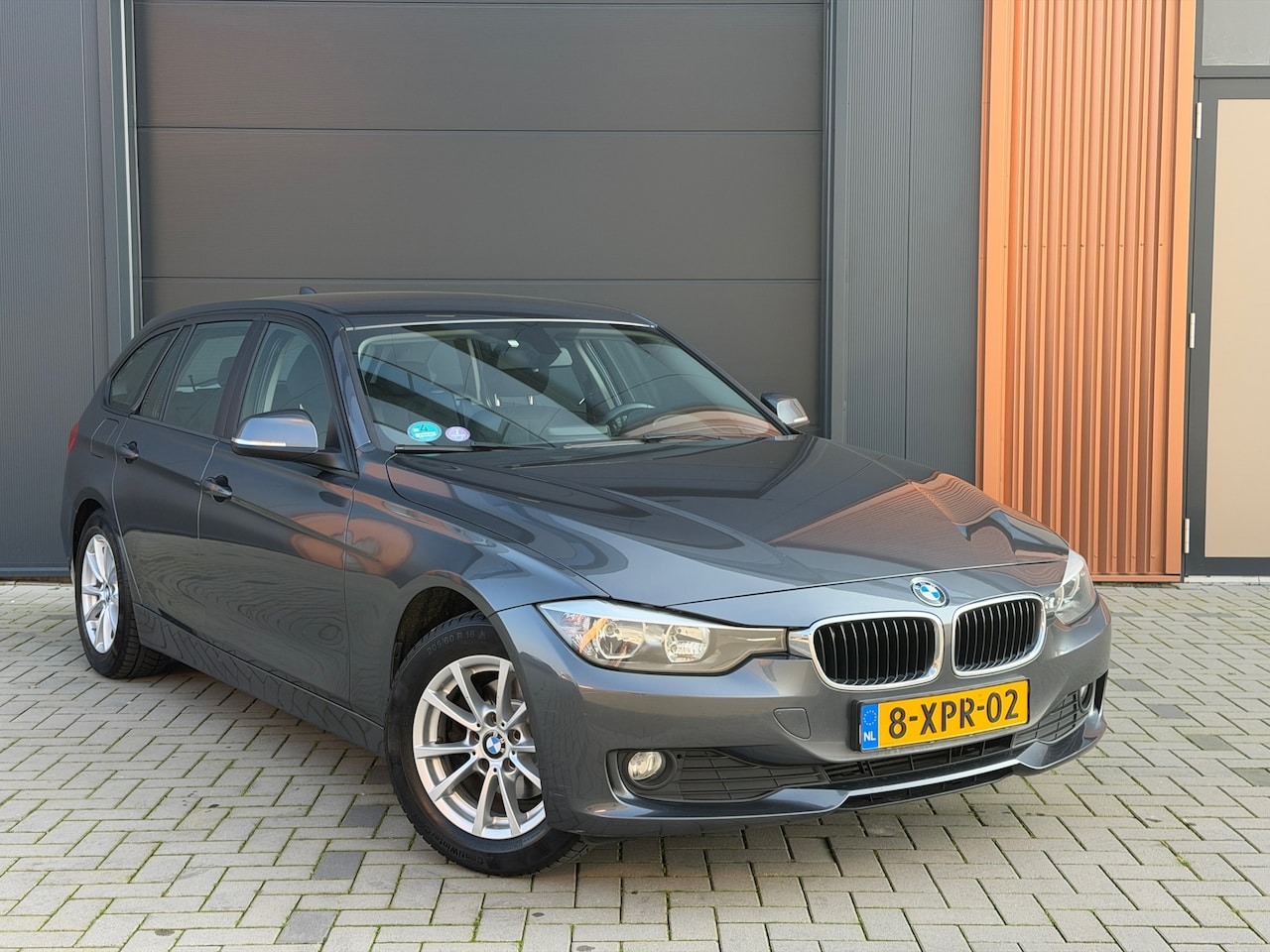 BMW 3-serie Touring - 316i Business |elektrische achterklep |cruise control | airco - AutoWereld.nl