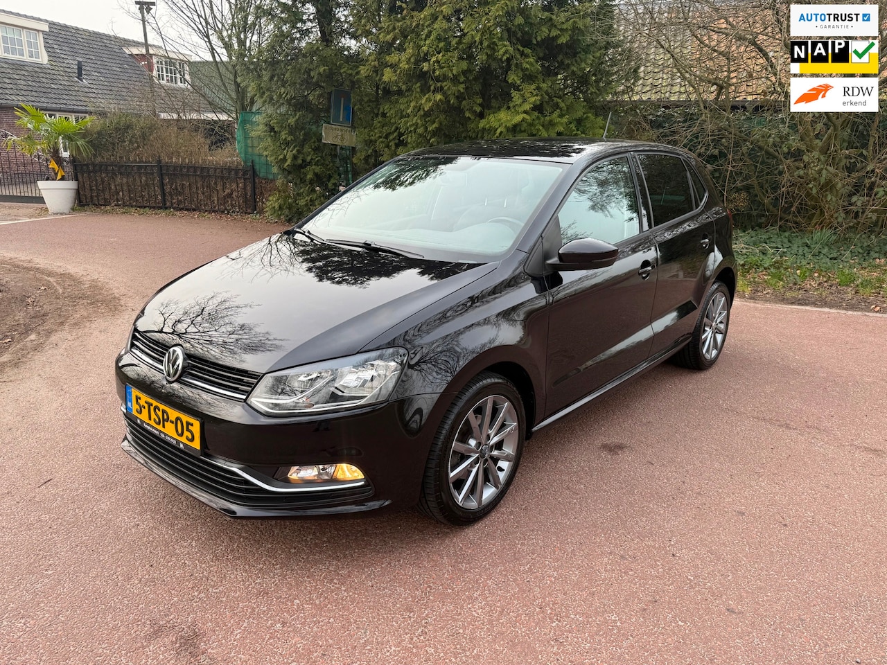 Volkswagen Polo - 1.2 TSI First Edition / Airco / cruisecontrol / Bt / Apk / Lm - AutoWereld.nl