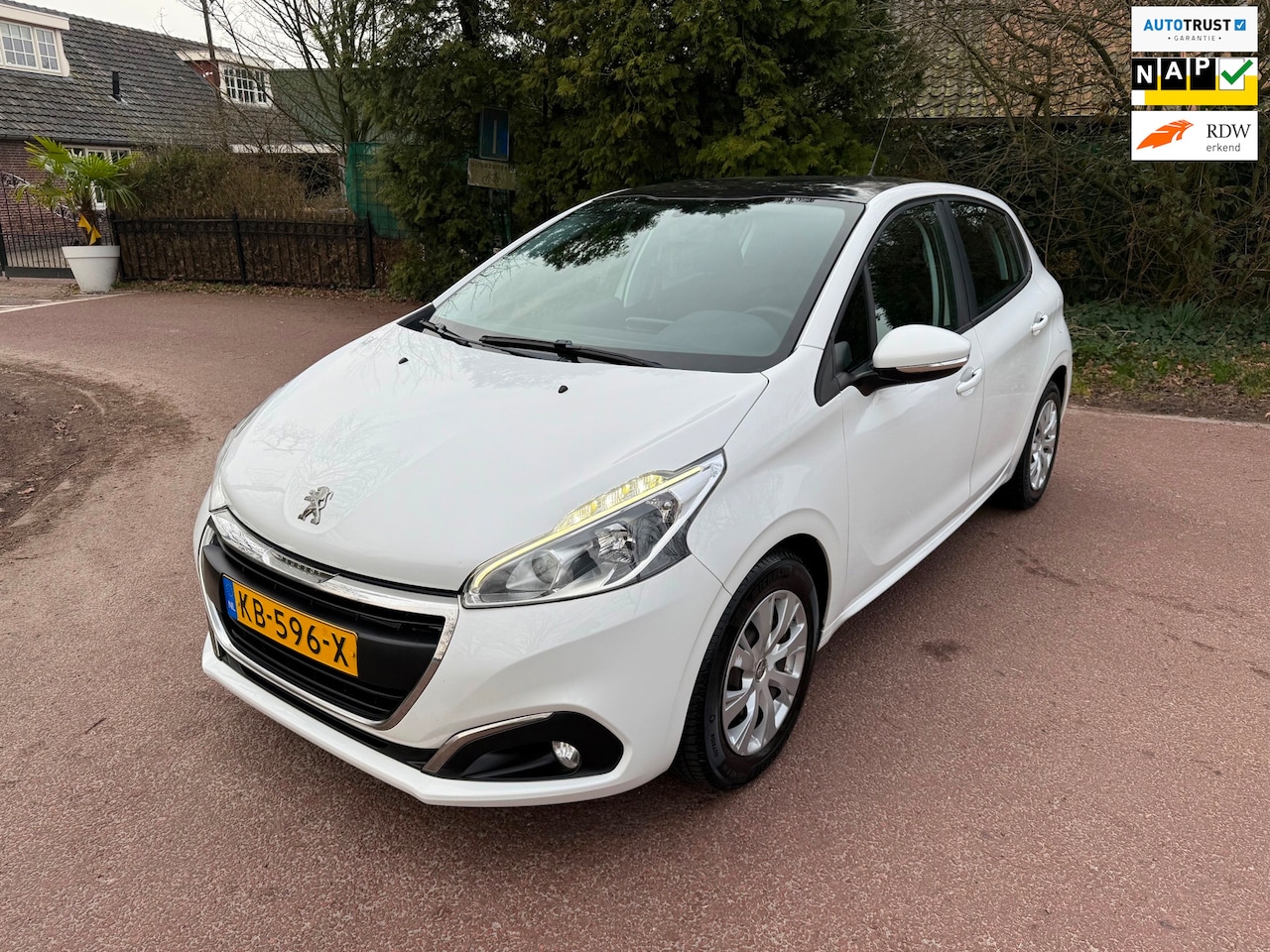 Peugeot 208 - 1.2 PureTech Blue Lion / Navi / Airco / NAP / PDC / Aux / led / Apk - AutoWereld.nl
